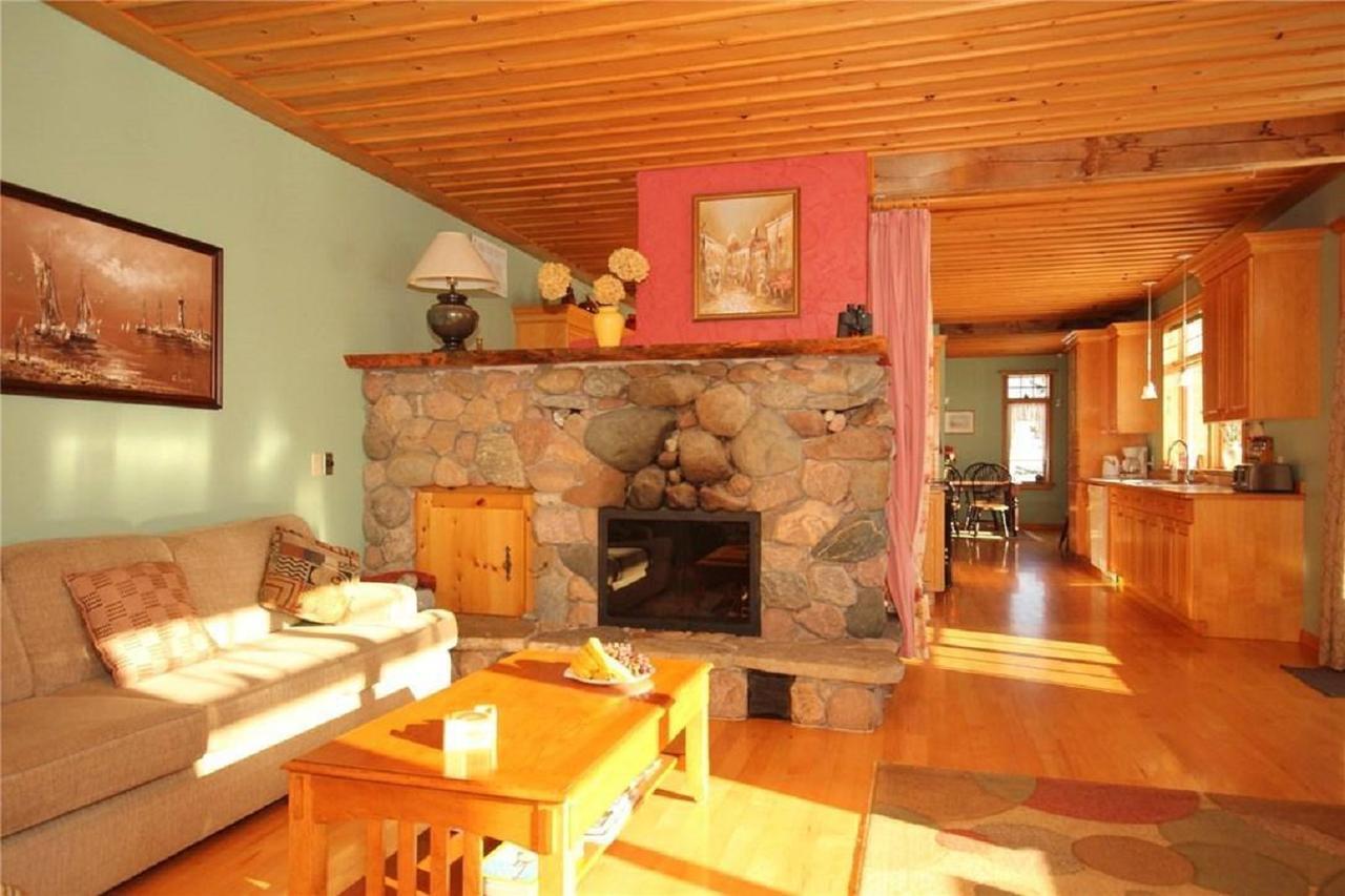 Rock Hill Bed & Breakfast Sharbot Lake Exterior photo